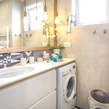 Cozy In The Heart Of - 45 M² With View