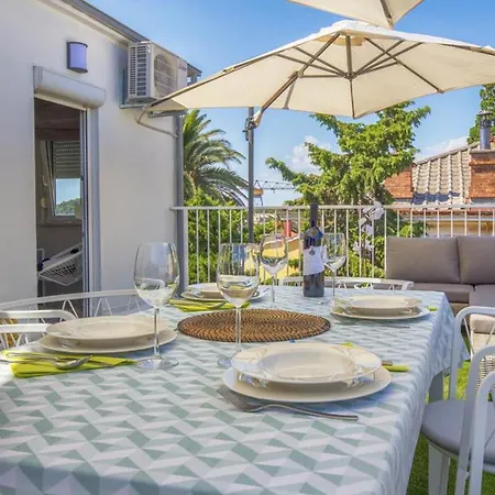 Cozy In The Heart Of - 45 M² With View