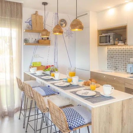 Cozy In The Heart Of - 45 M² With View
