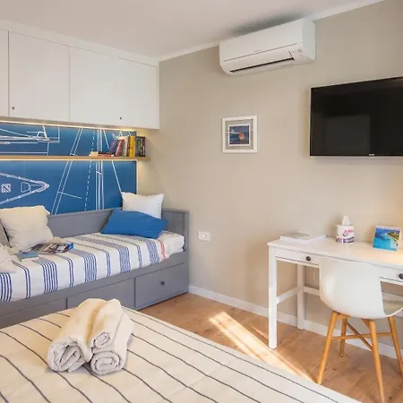 Cozy In The Heart Of - 45 M² With View * Mali Lošinj