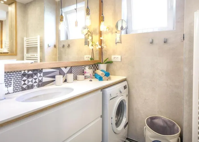 Cozy In The Heart Of - 45 M² With View